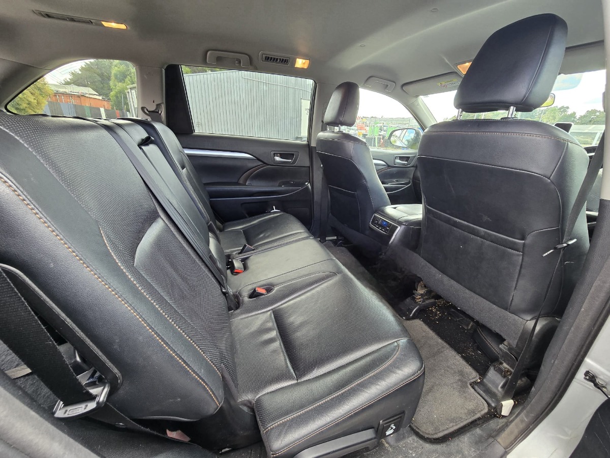 2017 Toyota Highlander thumbnail