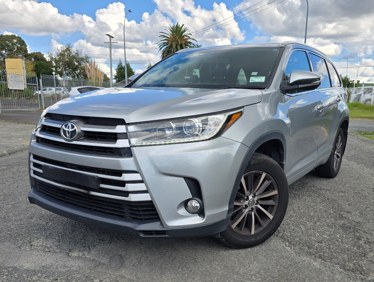 2017 Toyota Highlander thumbnail