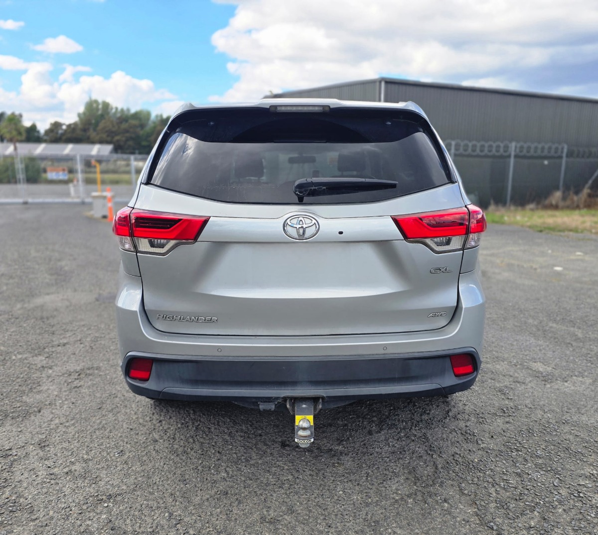 2017 Toyota Highlander thumbnail