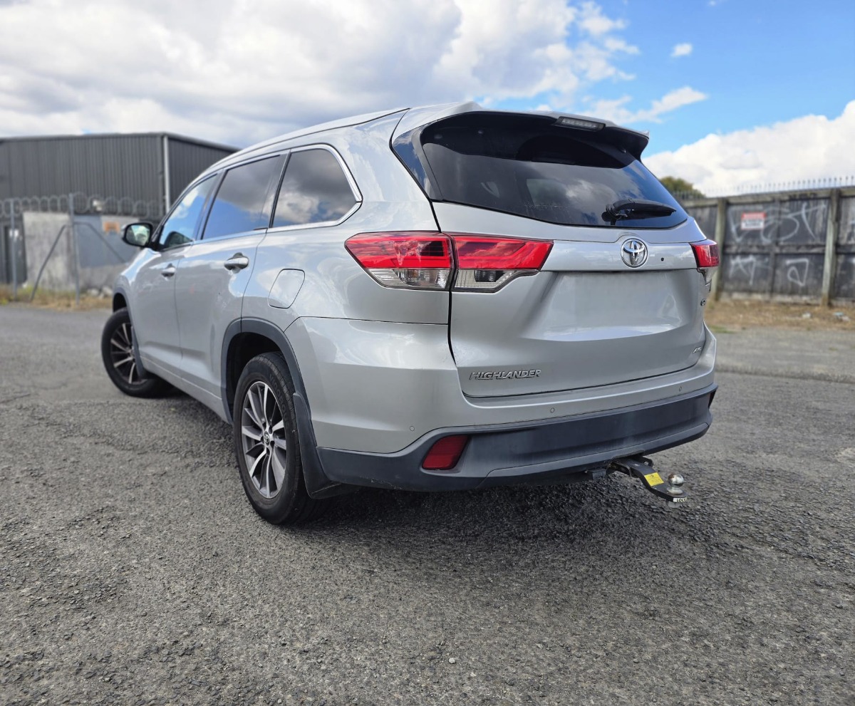 2017 Toyota Highlander thumbnail