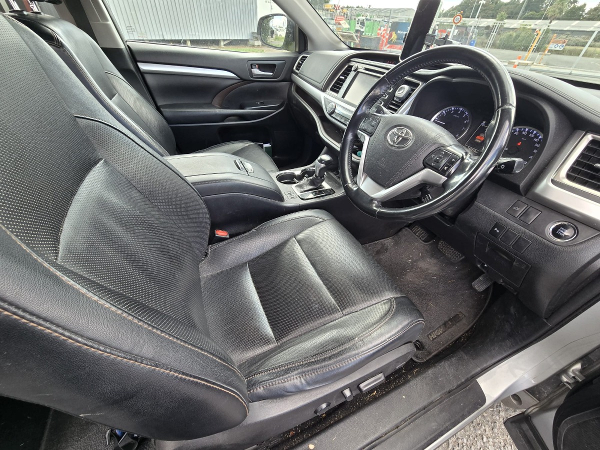 2017 Toyota Highlander thumbnail