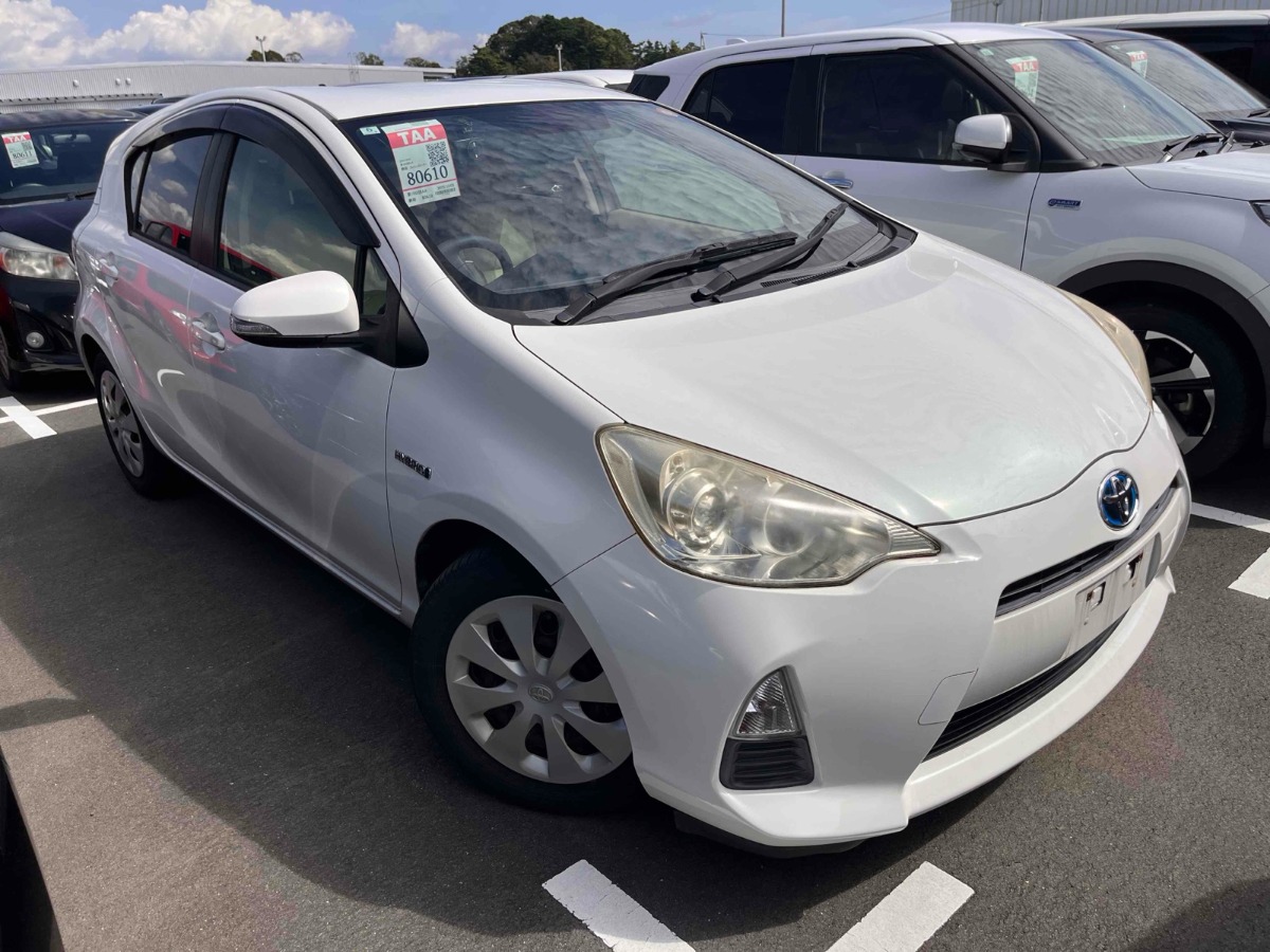 2012 Toyota Aqua thumbnail