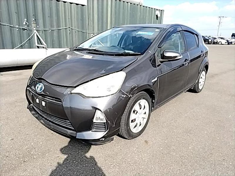 2012 Toyota Aqua thumbnail