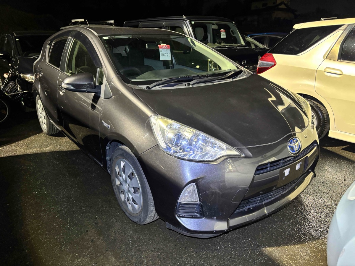 2012 Toyota Aqua thumbnail