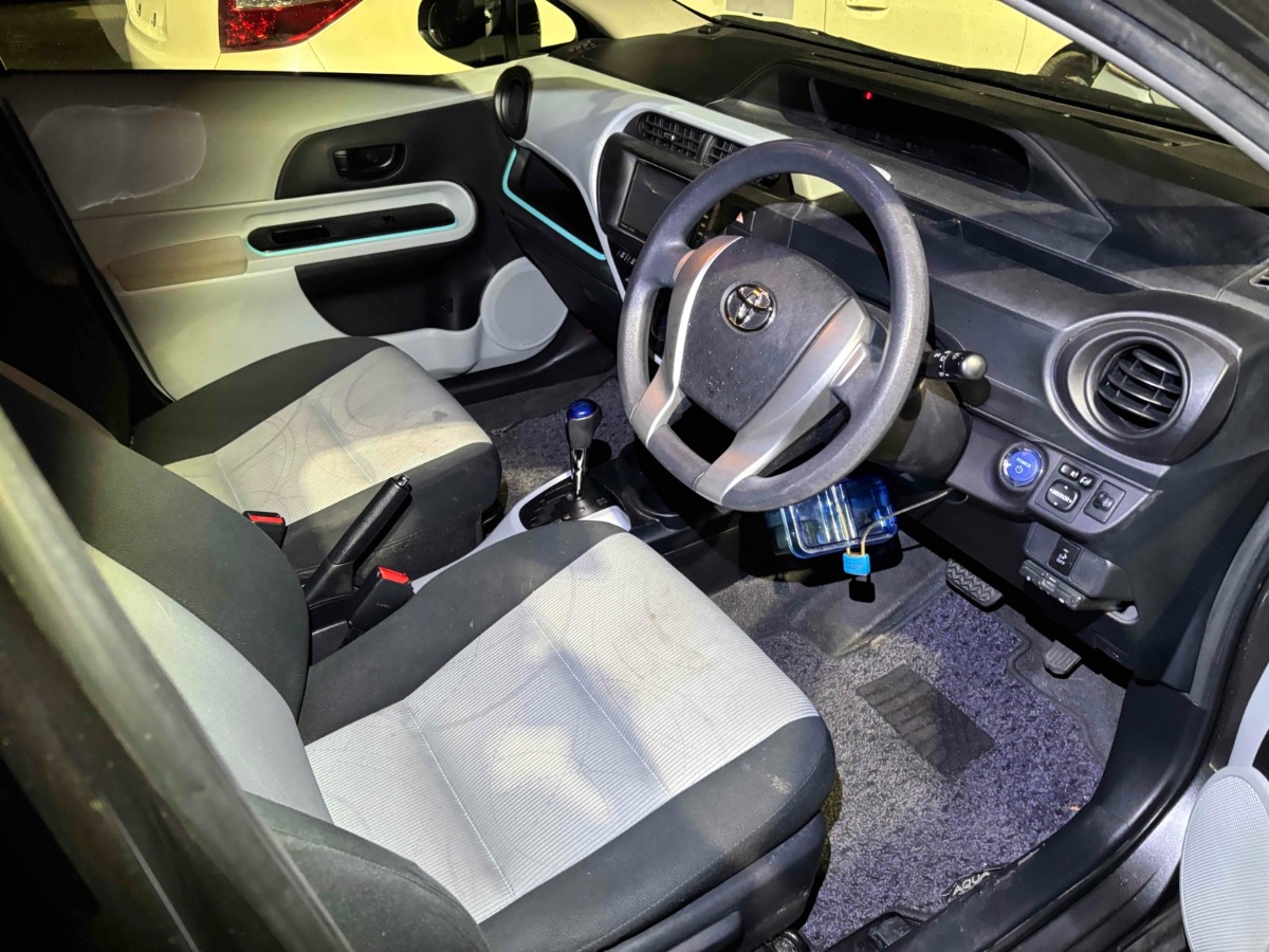 2012 Toyota Aqua thumbnail