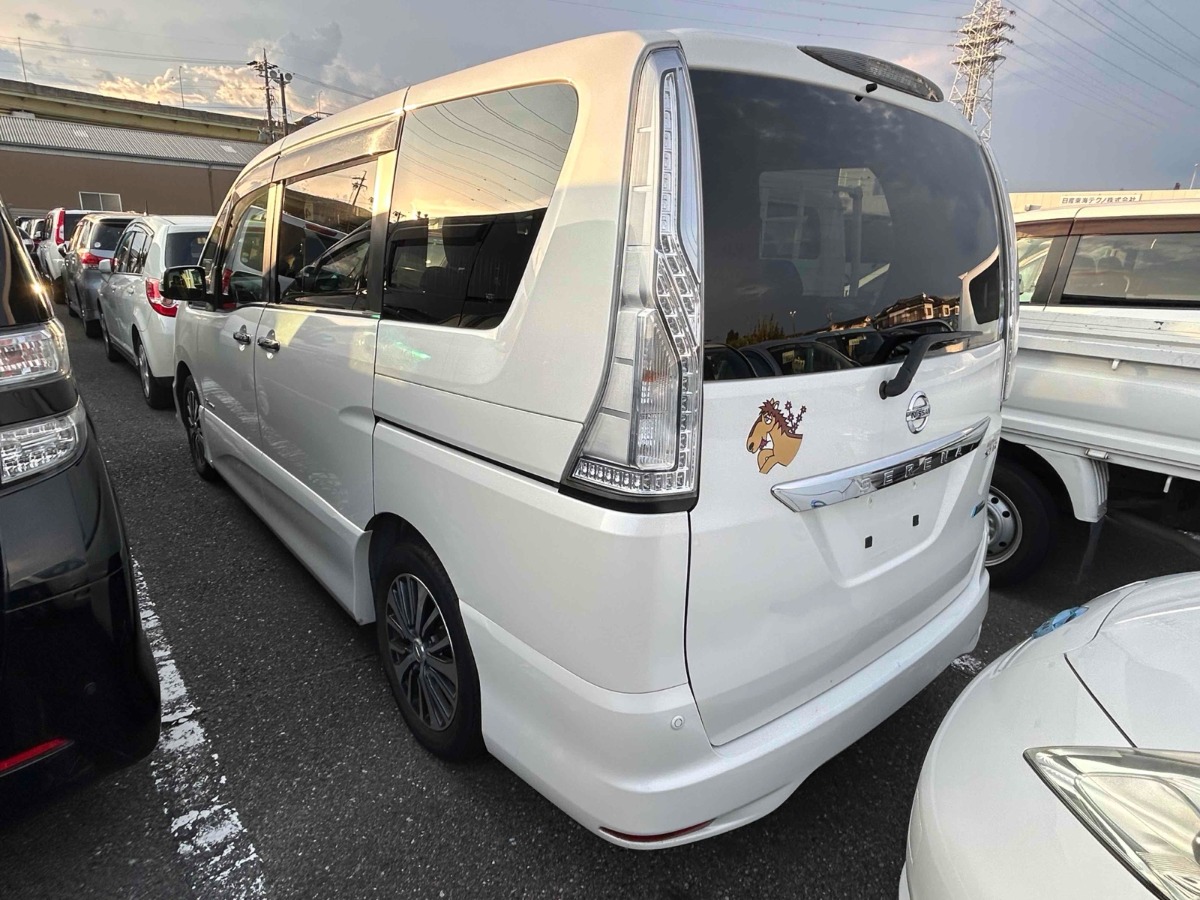 2014 Nissan Serena thumbnail