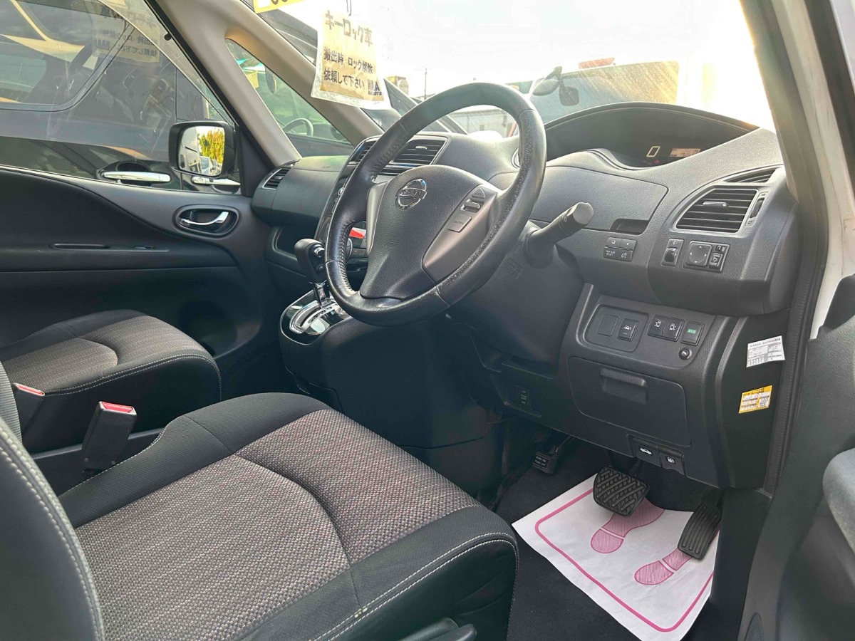 2014 Nissan Serena thumbnail
