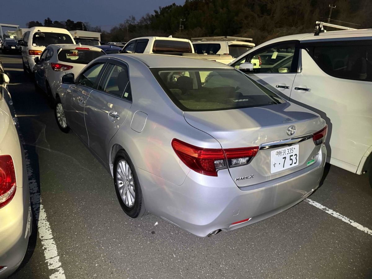 2013 Toyota Mark-X thumbnail
