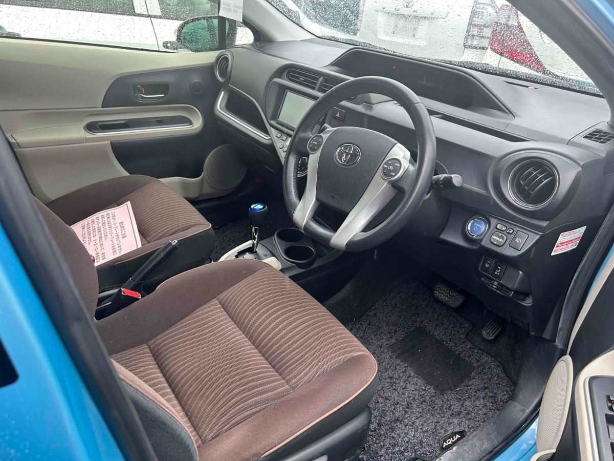 2013 Toyota Aqua thumbnail