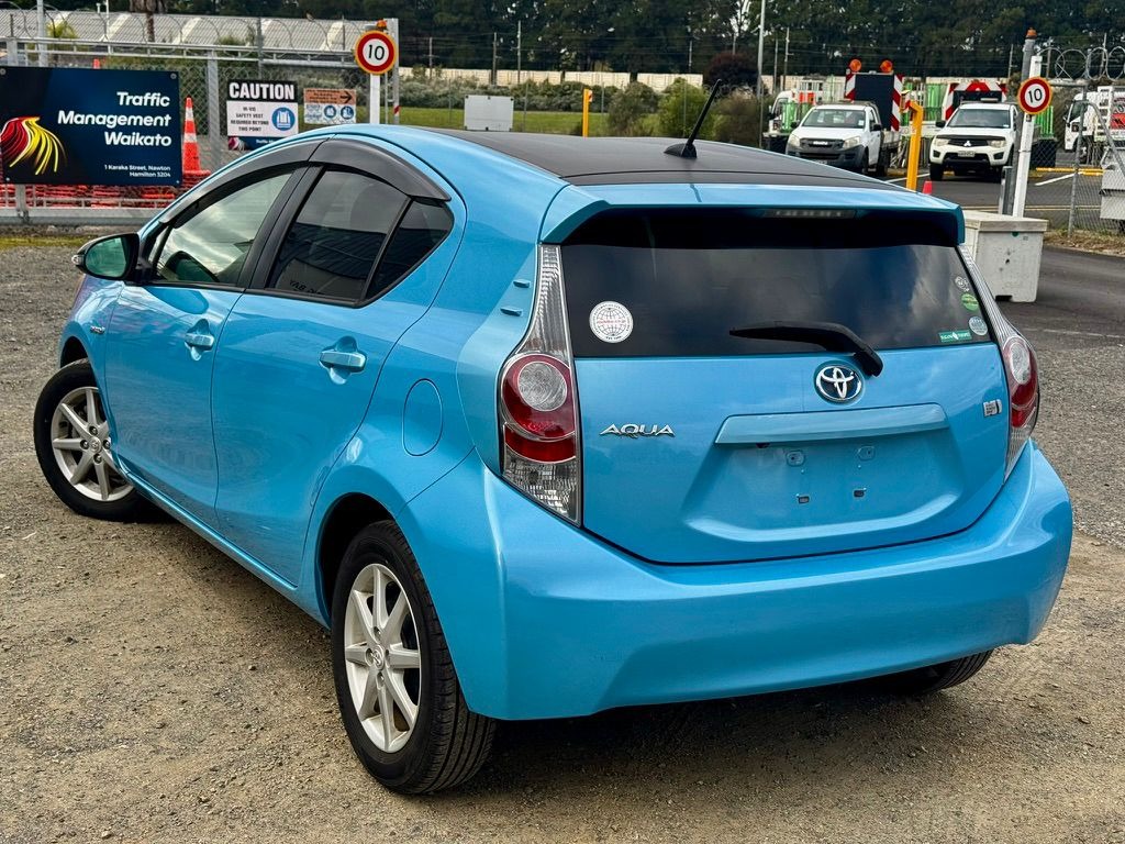 2013 Toyota Aqua thumbnail