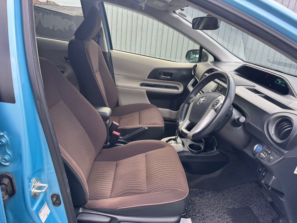 2013 Toyota Aqua thumbnail