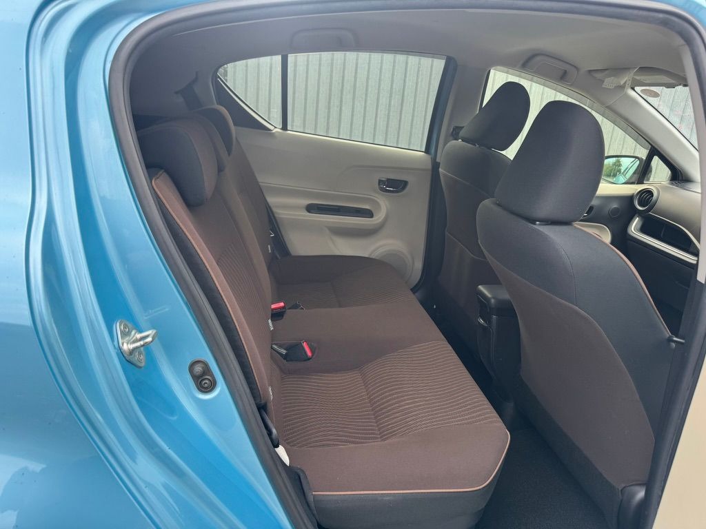 2013 Toyota Aqua thumbnail