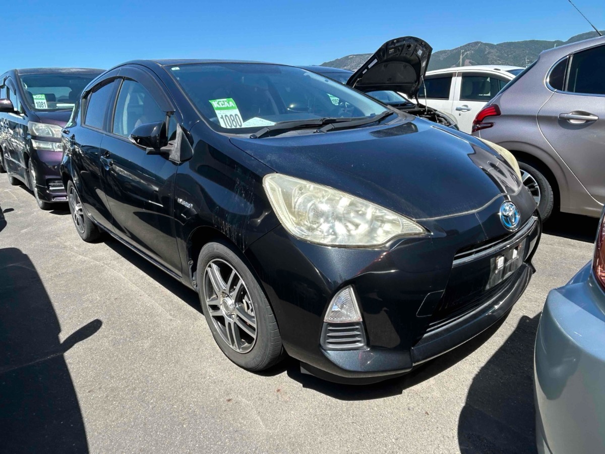 2013 Toyota Aqua thumbnail