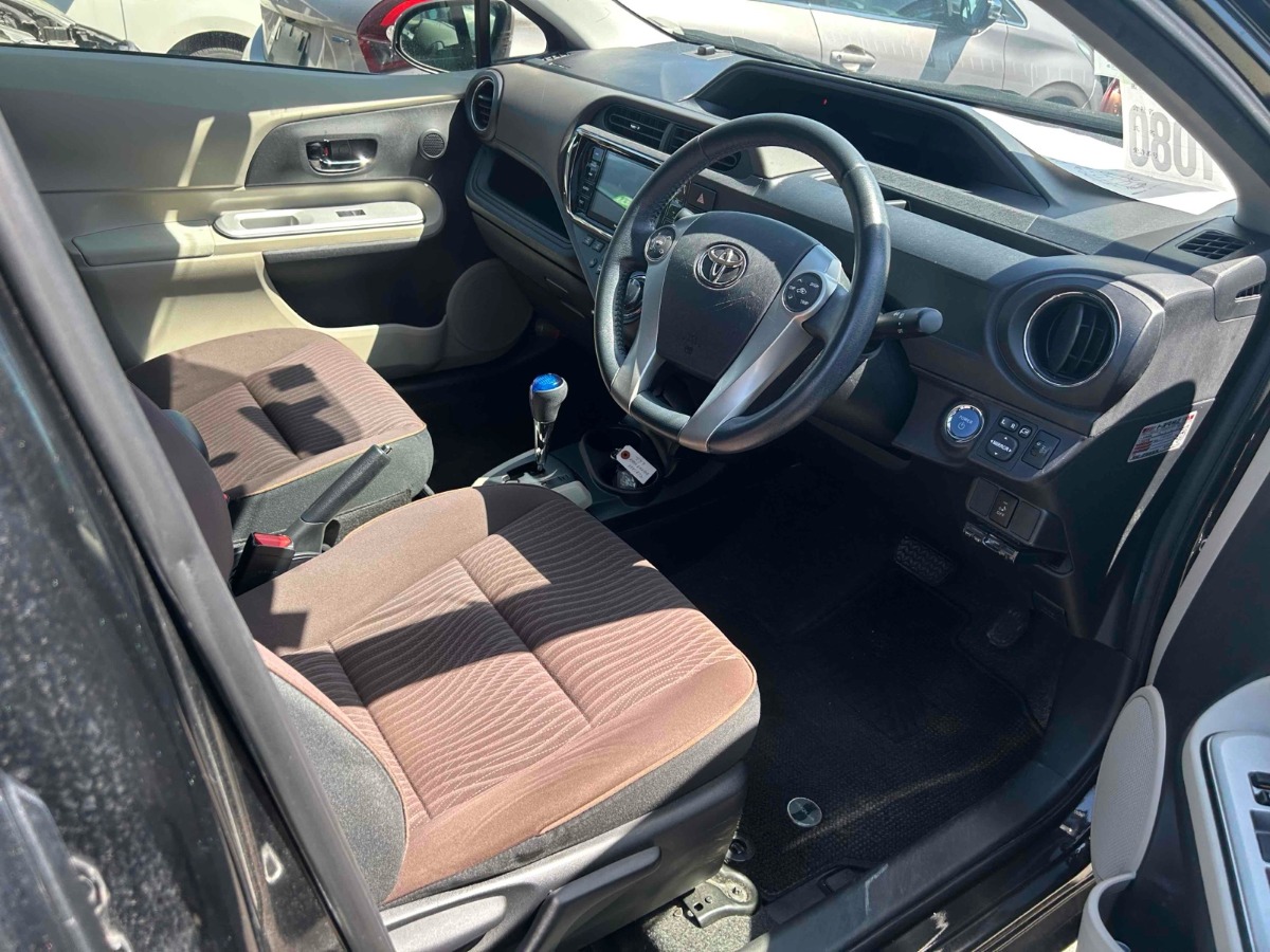 2013 Toyota Aqua thumbnail