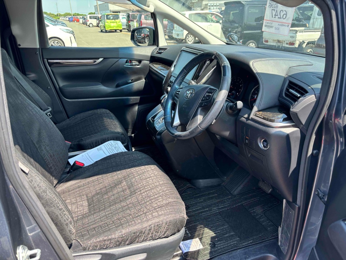 2016 Toyota Vellfire thumbnail