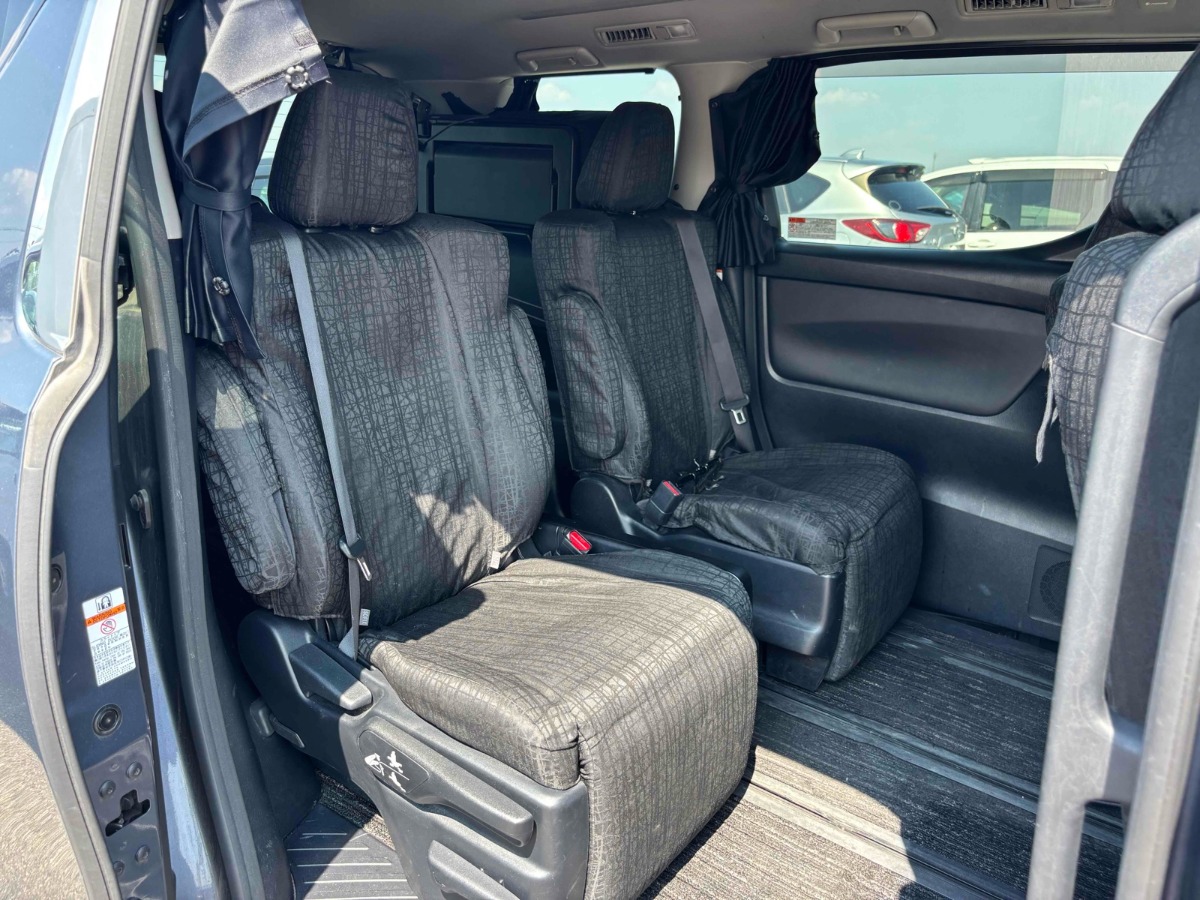 2016 Toyota Vellfire thumbnail