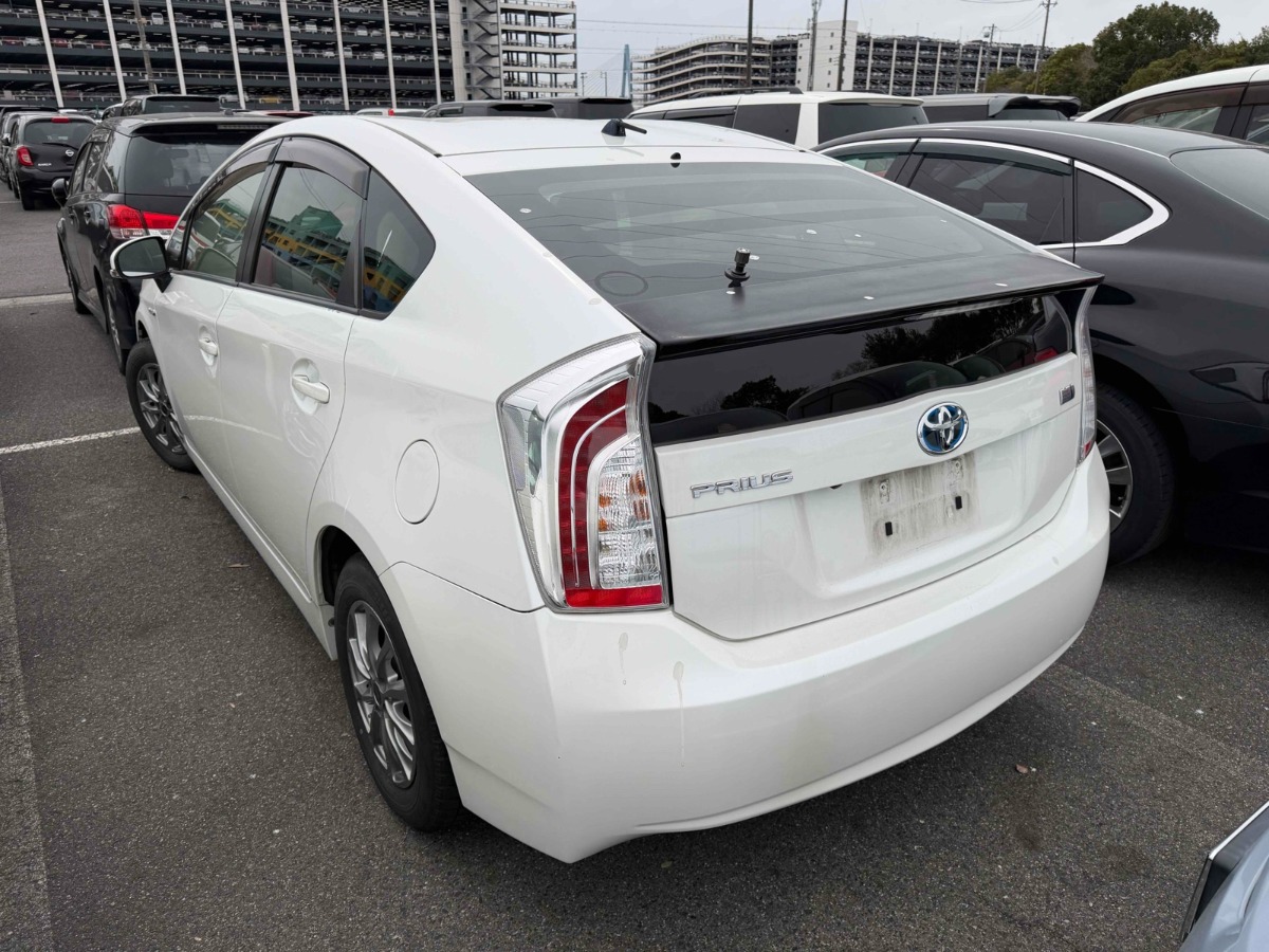 2012 Toyota Prius thumbnail