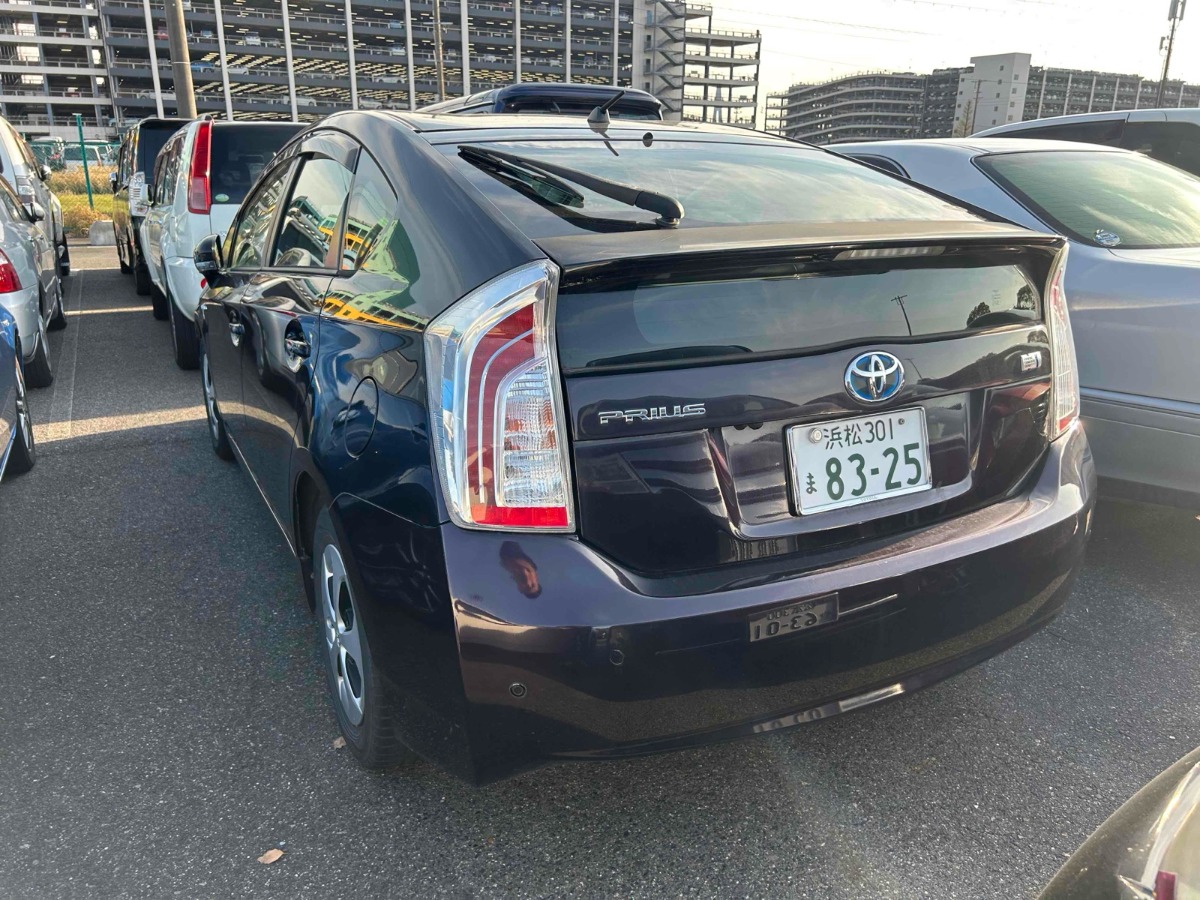 2013 Toyota Prius thumbnail