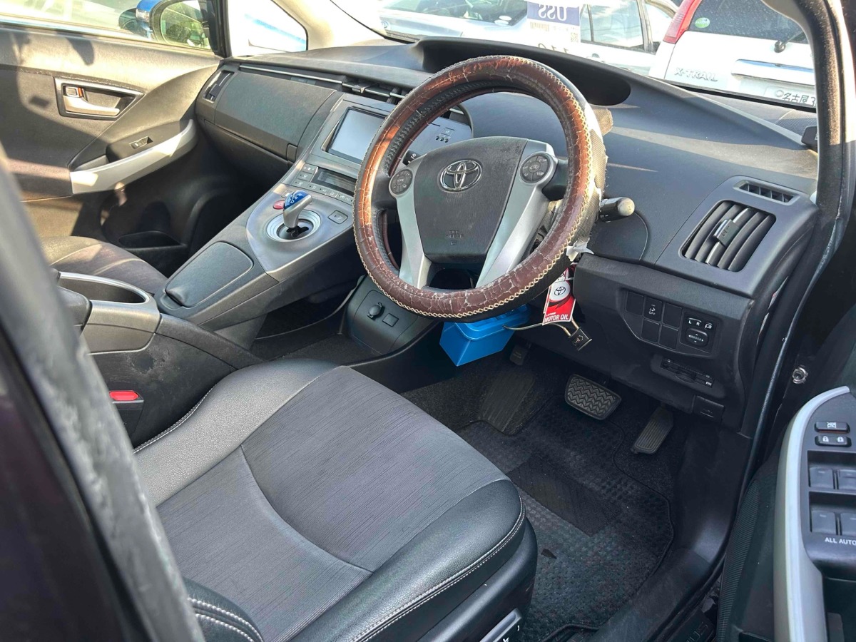 2013 Toyota Prius thumbnail