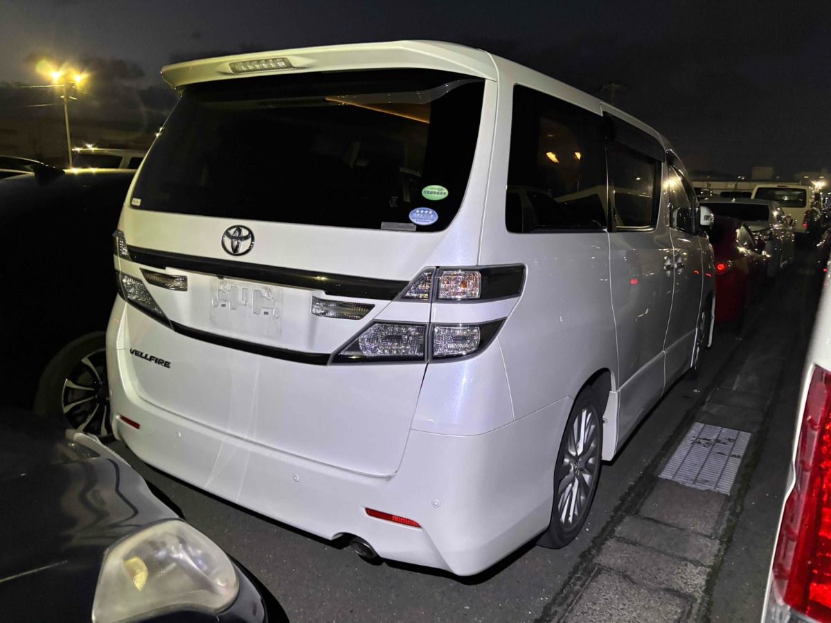 2013 Toyota Vellfire thumbnail