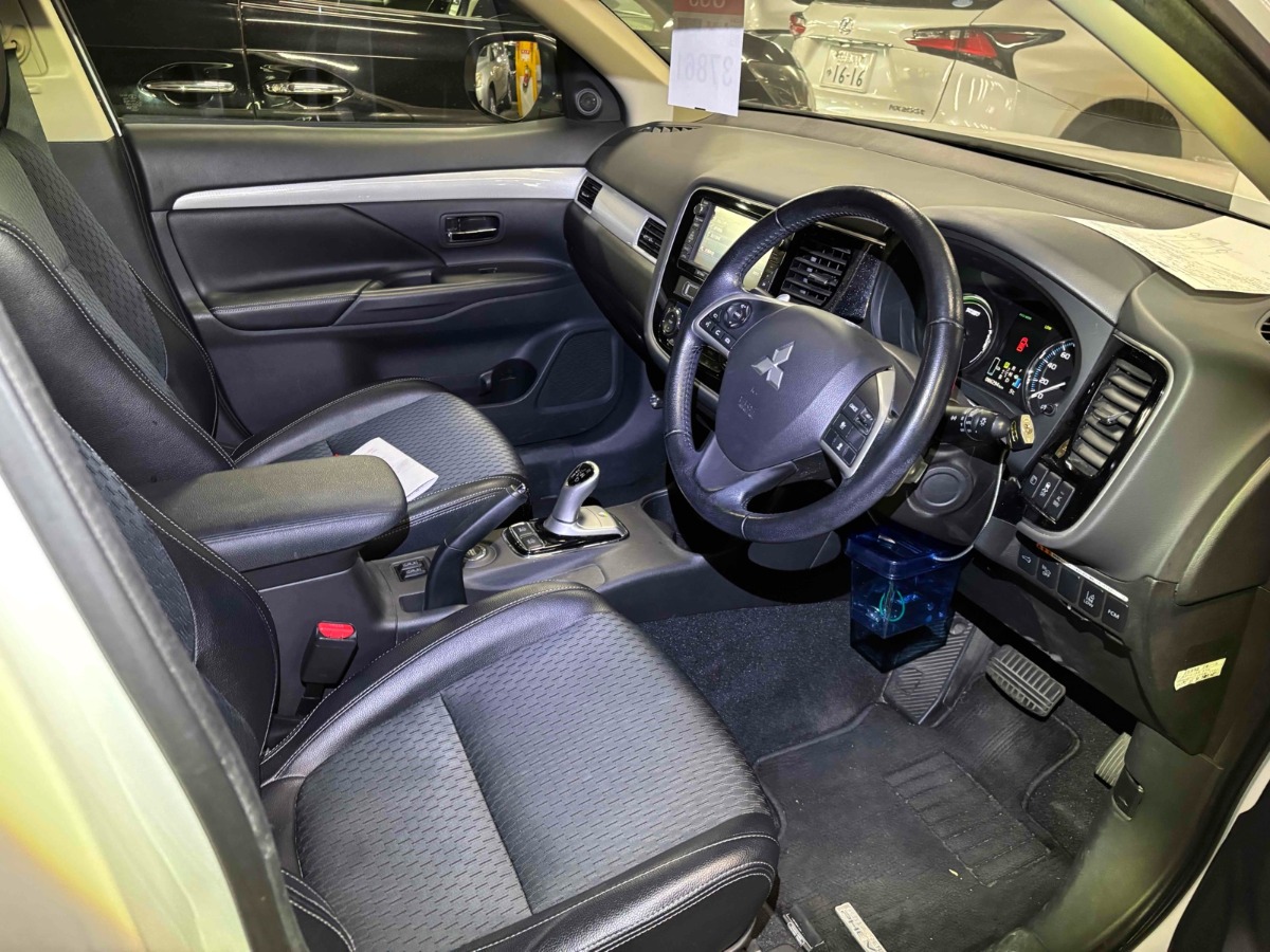 2014 Mitsubishi Outlander thumbnail