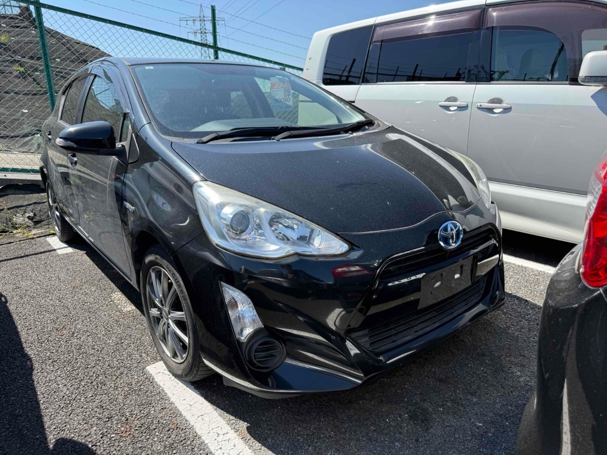 2015 Toyota Aqua thumbnail