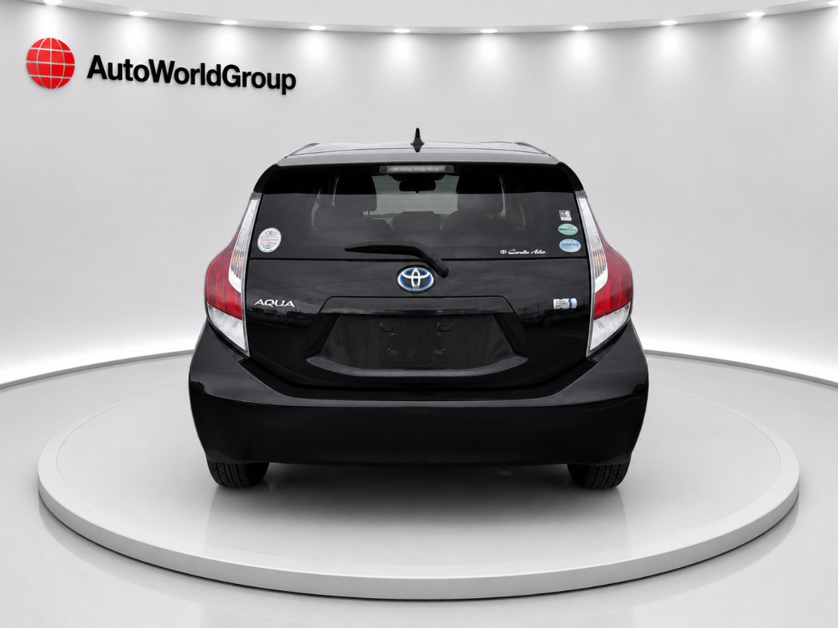 2015 Toyota Aqua thumbnail
