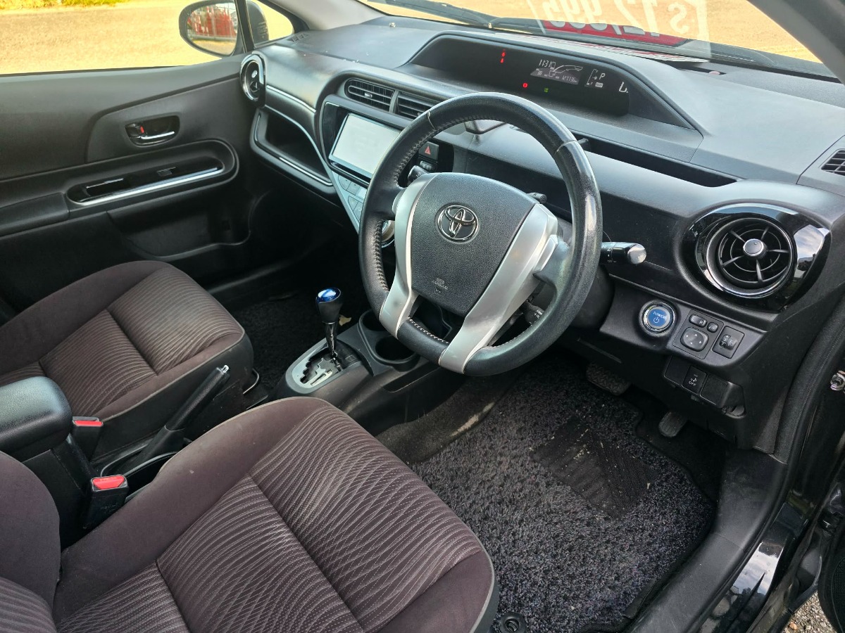 2015 Toyota Aqua thumbnail