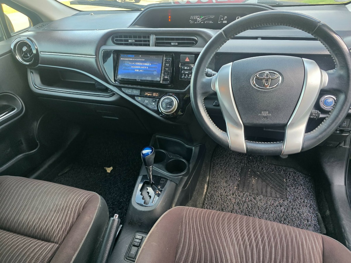 2015 Toyota Aqua thumbnail