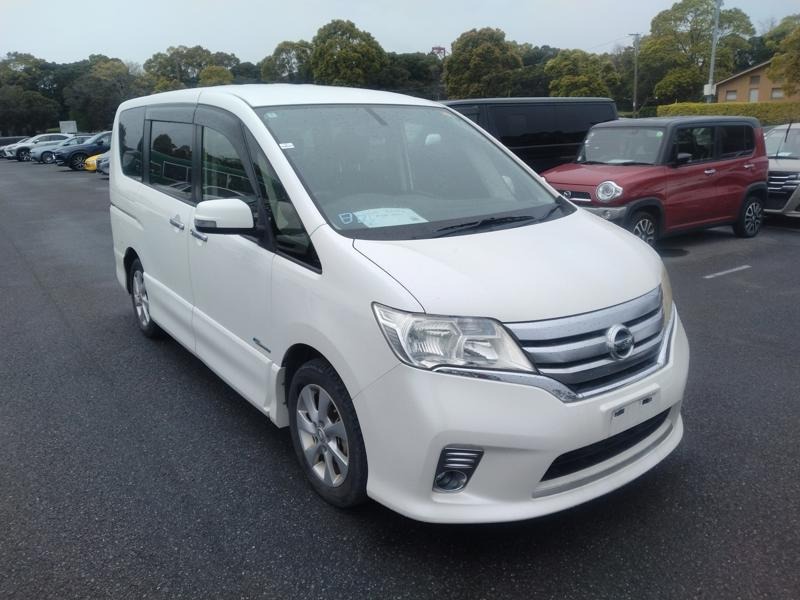 2013 Nissan Serena thumbnail