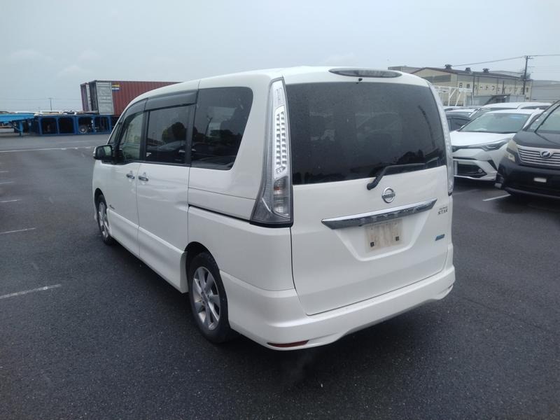 2013 Nissan Serena thumbnail
