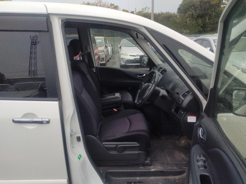 2013 Nissan Serena thumbnail