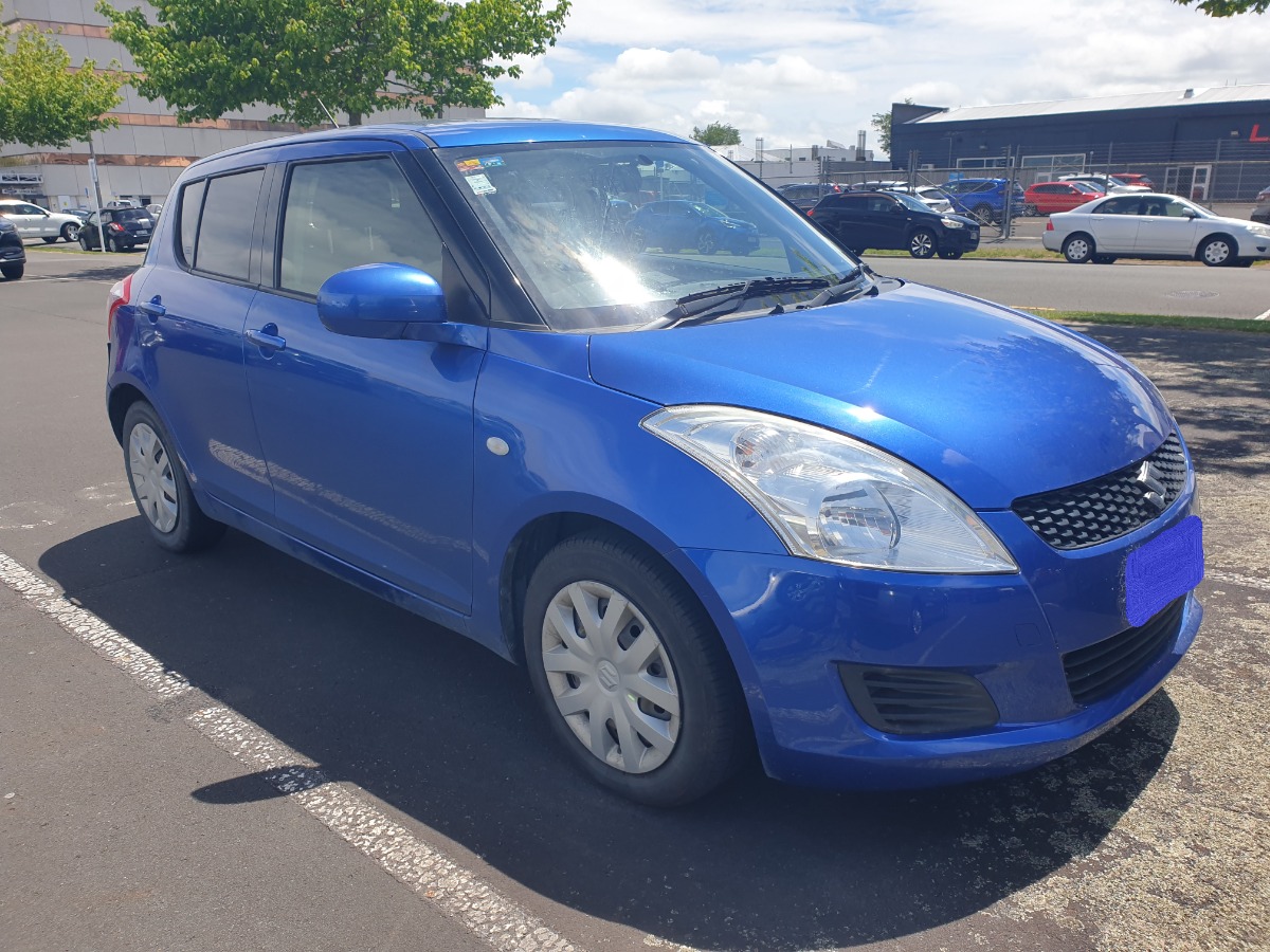 2013 Suzuki Swift thumbnail