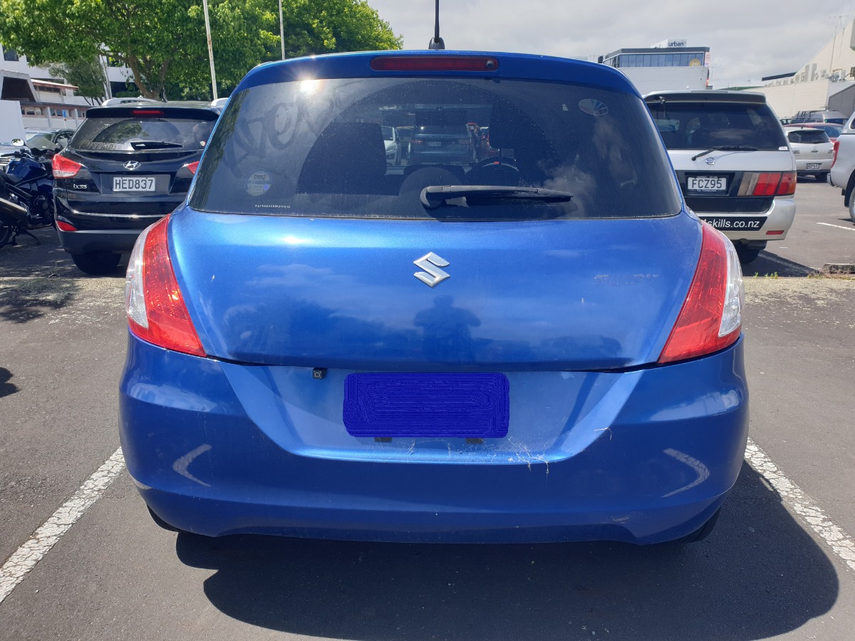 2013 Suzuki Swift thumbnail