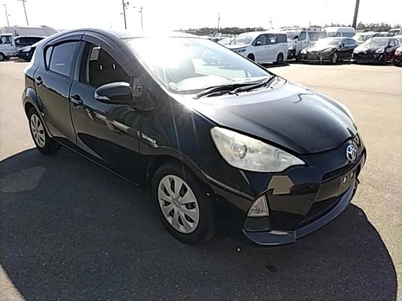 2013 Toyota Aqua thumbnail