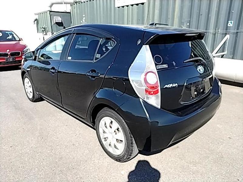 2013 Toyota Aqua thumbnail