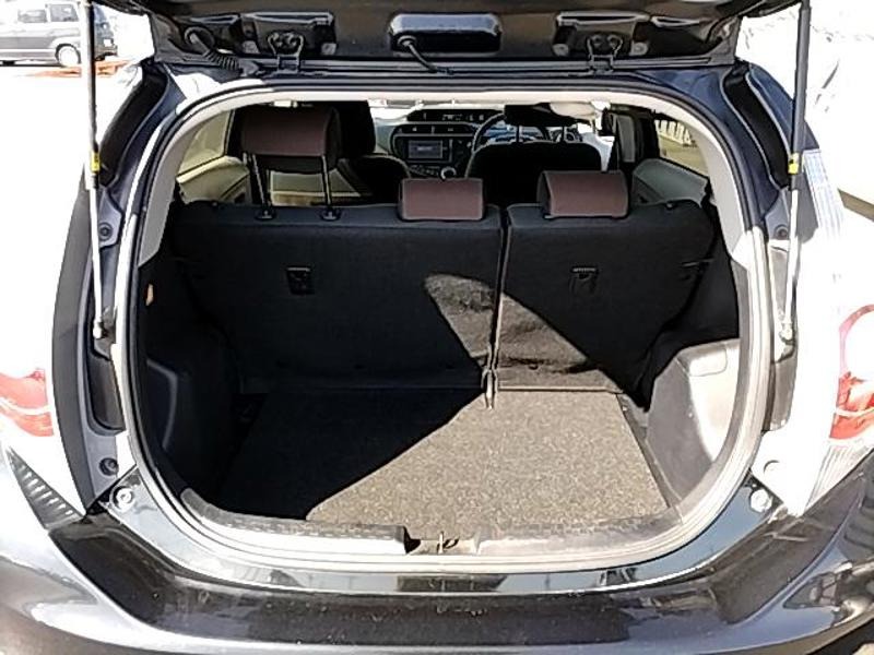 2013 Toyota Aqua thumbnail