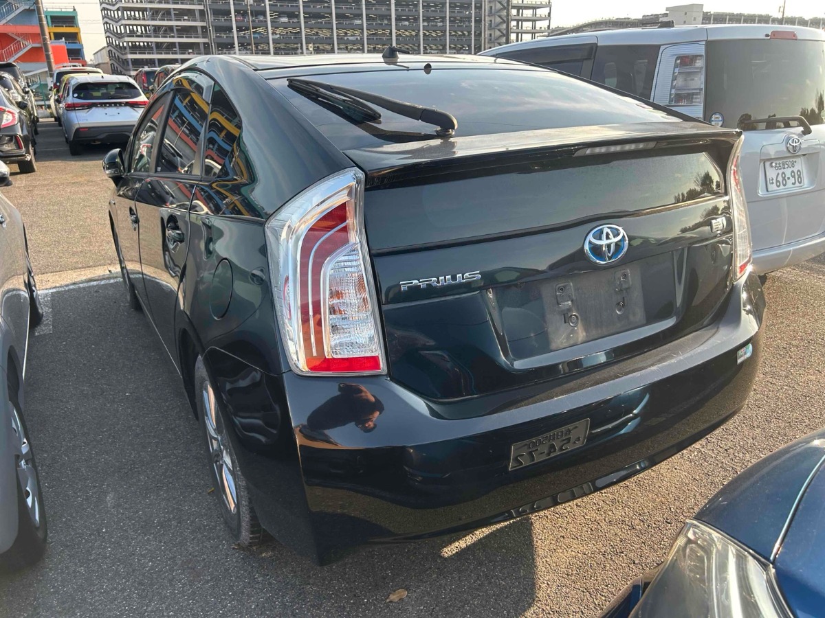 2013 Toyota Prius thumbnail