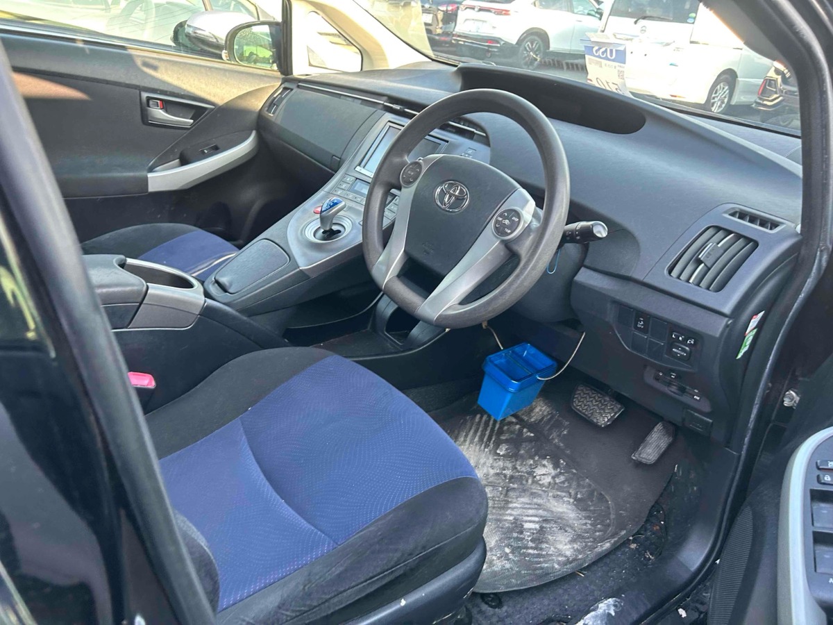 2013 Toyota Prius thumbnail