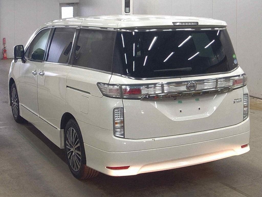 2015 Nissan Elgrand thumbnail