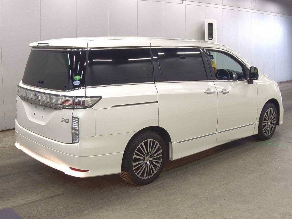 2015 Nissan Elgrand thumbnail