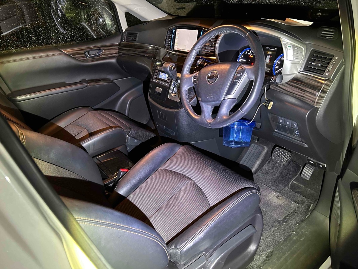 2015 Nissan Elgrand thumbnail