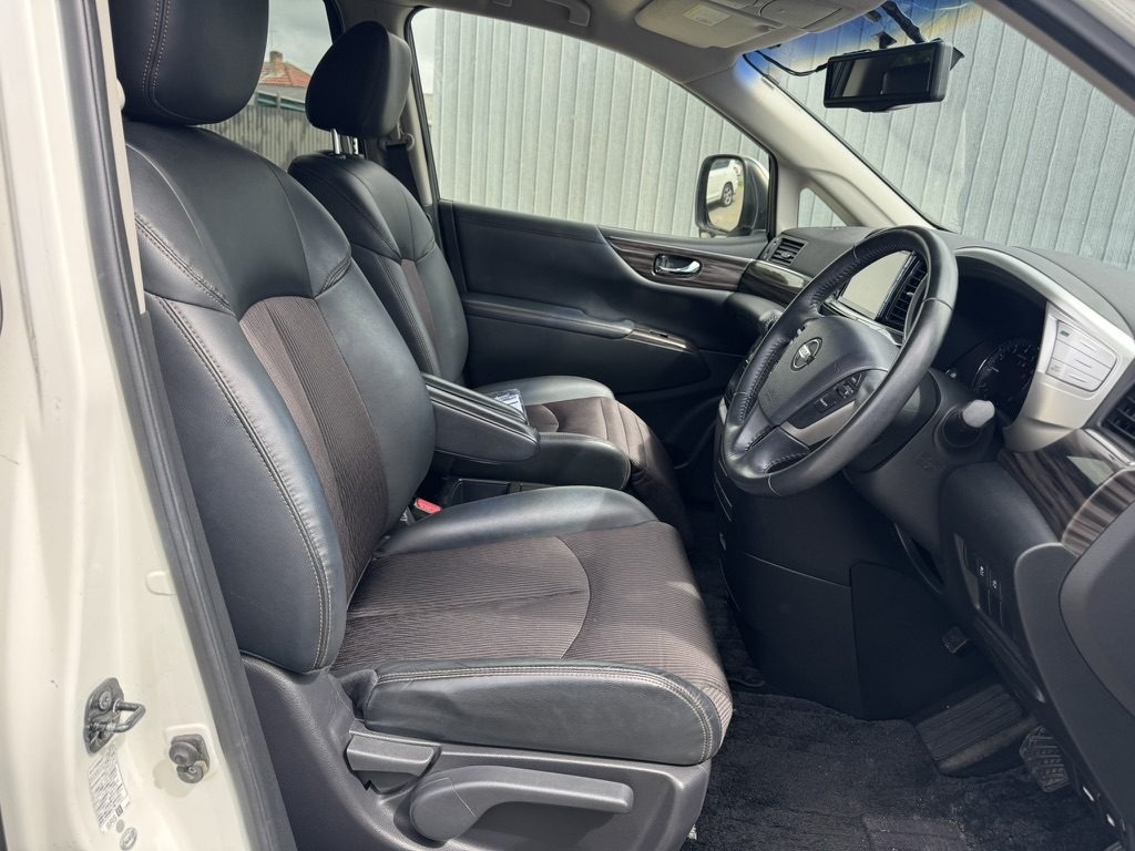 2015 Nissan Elgrand thumbnail