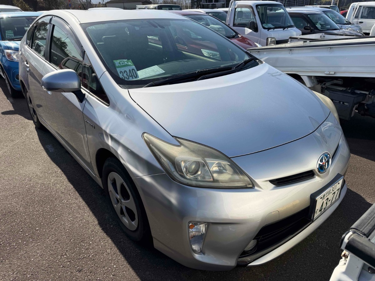 2013 Toyota Prius thumbnail