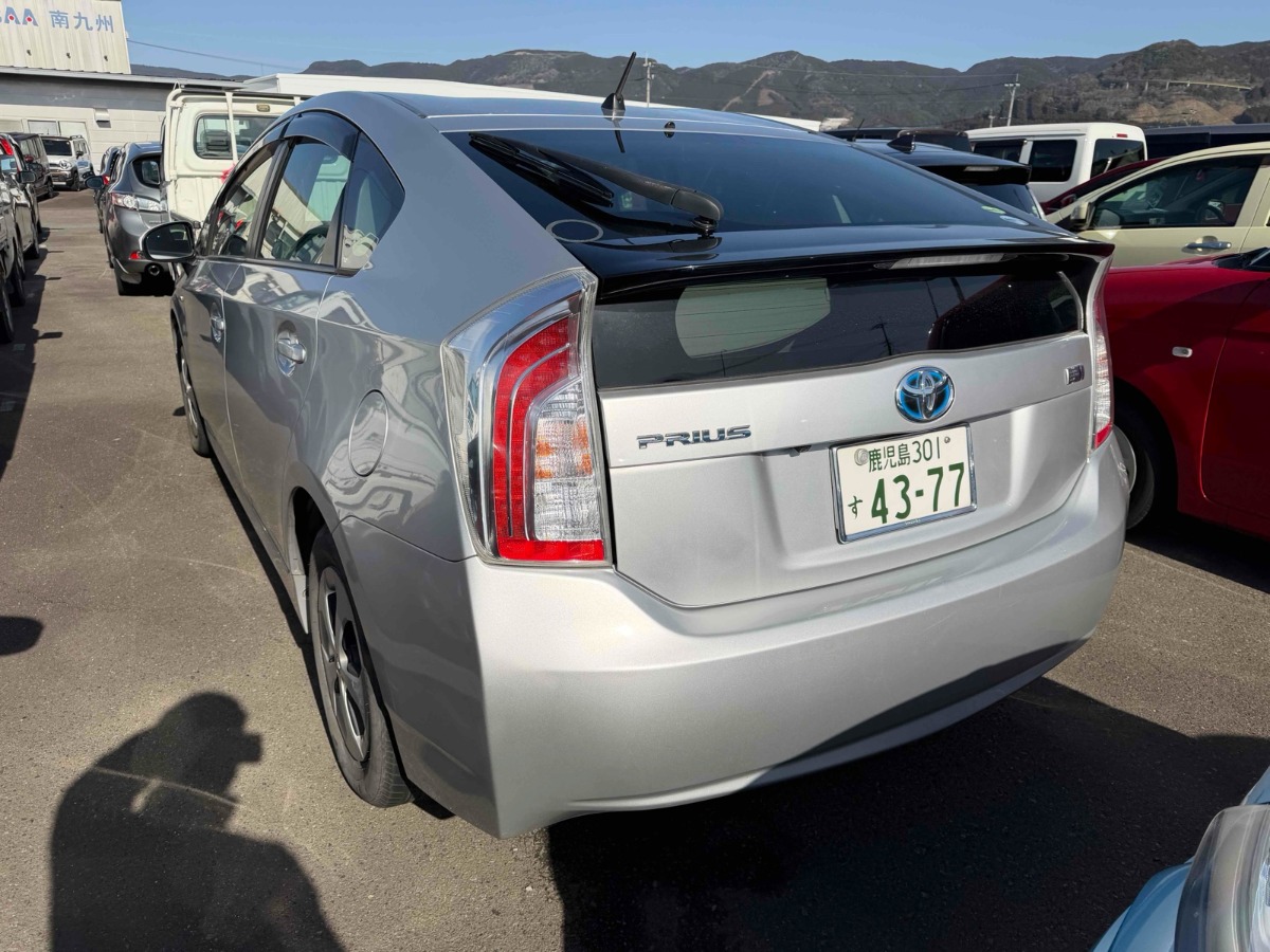 2013 Toyota Prius thumbnail