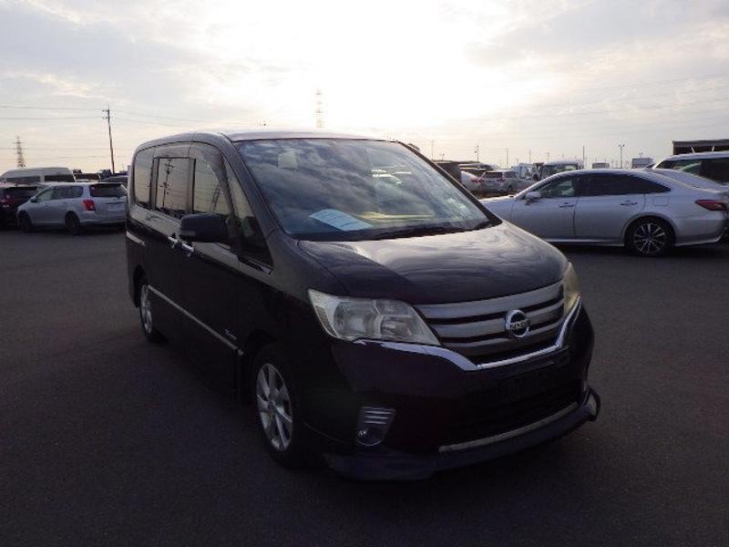 2013 Nissan Serena thumbnail