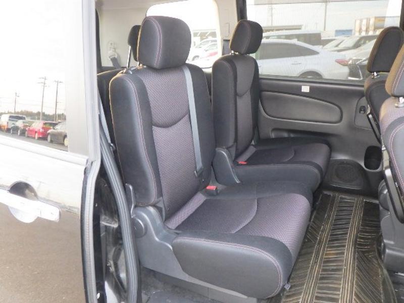2013 Nissan Serena thumbnail