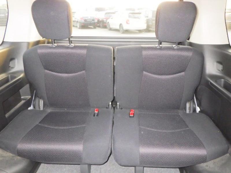 2013 Nissan Serena thumbnail