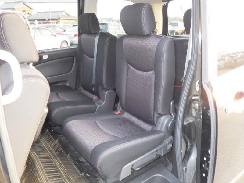 2013 Nissan Serena thumbnail