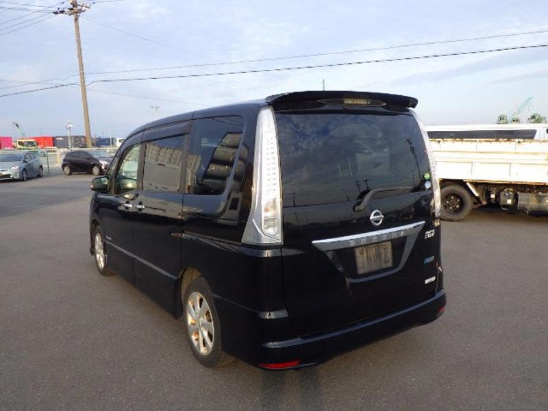 2013 Nissan Serena thumbnail